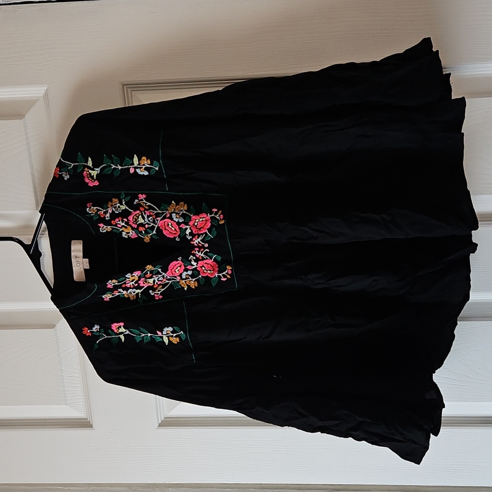 LOFT Embroidered Boho Peasant Blouse w Bell Sleeves. Black Rayon